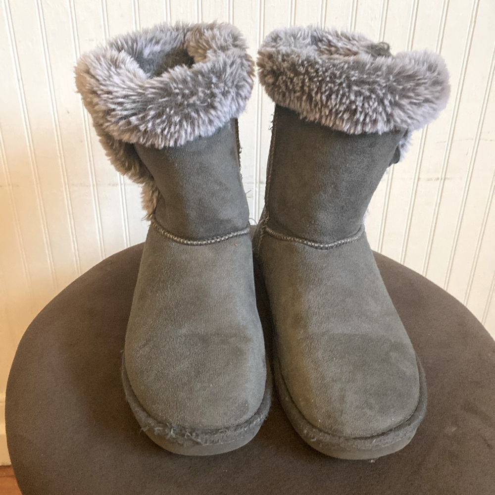 Off Brand (UGGS)